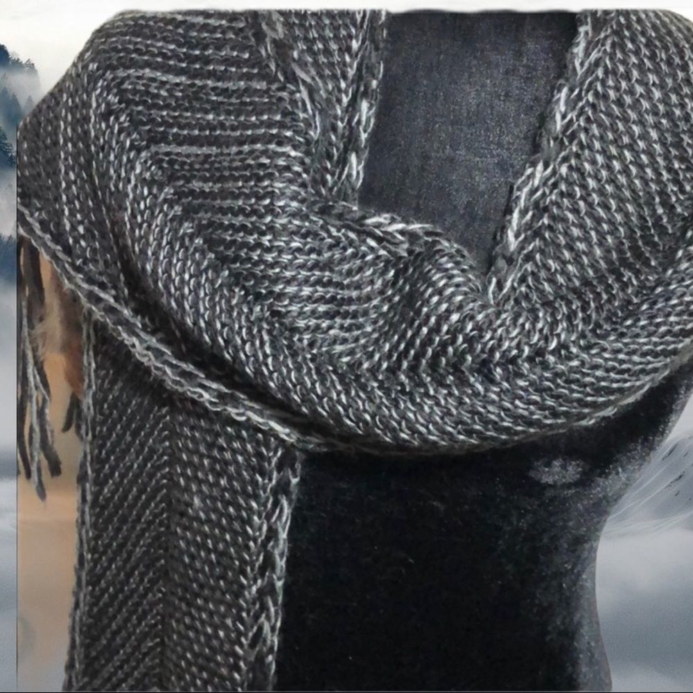Knit gray very long scarf with feathers